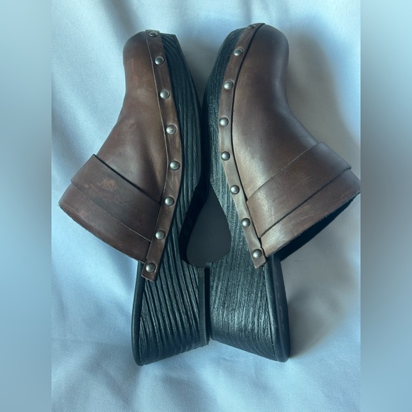 Korks by Kork ease Brown Leather Clog Mules Studded Buckle Slip On Shoes Size 9 - Picture 6 of 9